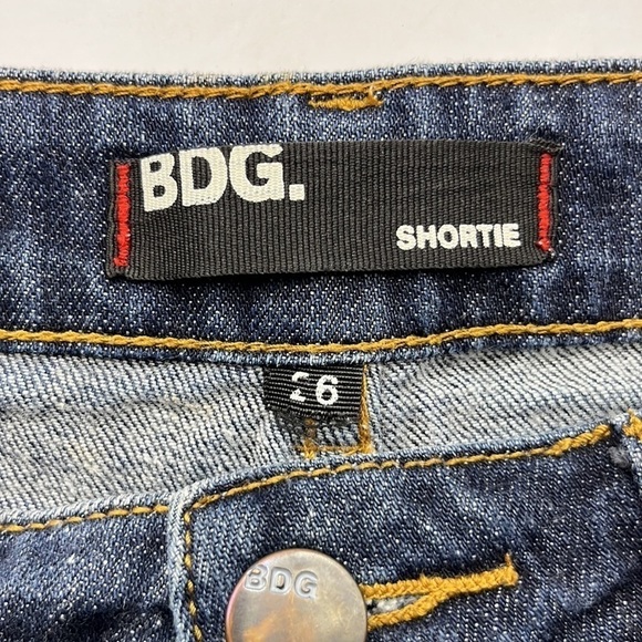 BDG Shortie Size 26 Cuffed Shorts 3 1/2" Inseam - Picture 9 of 16